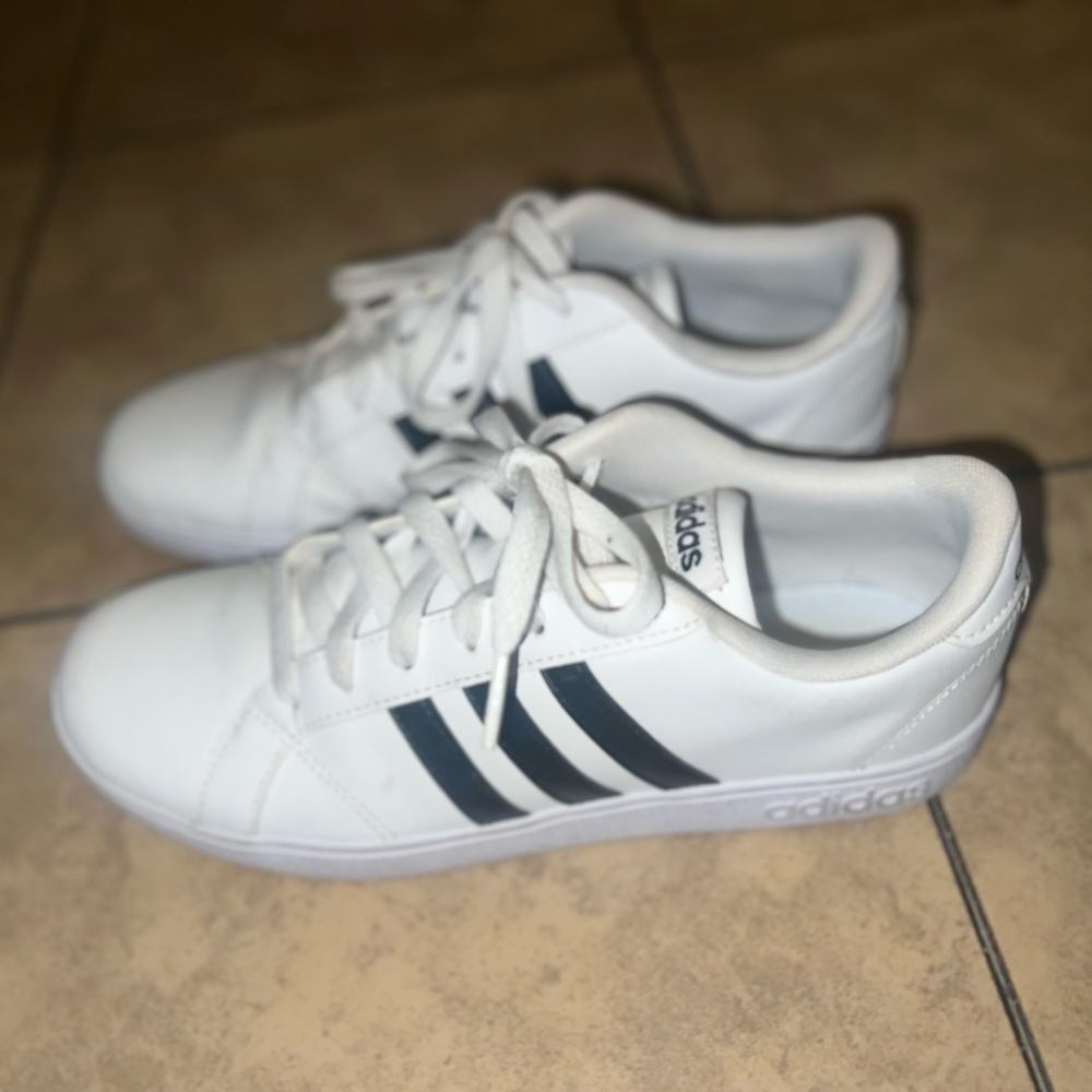 Adidas Sneakers